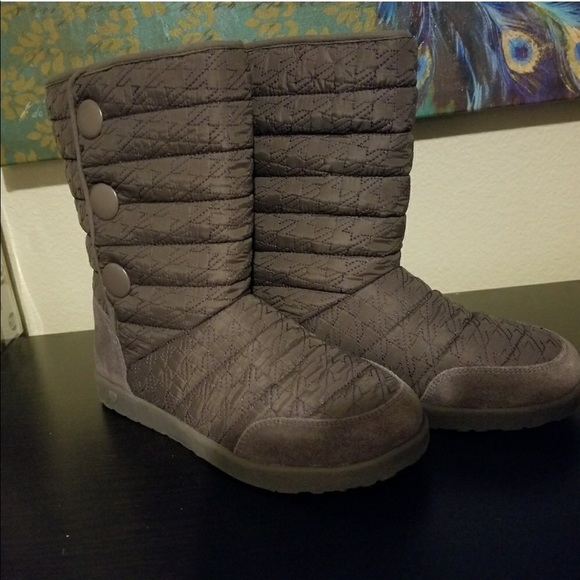 New uggs - Picture 2 of 6